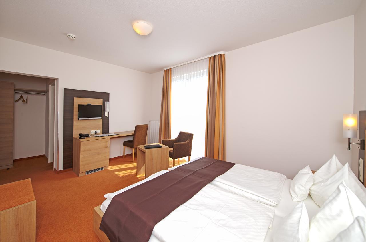 Landhotel Hopp Garni Hessheim Exteriör bild