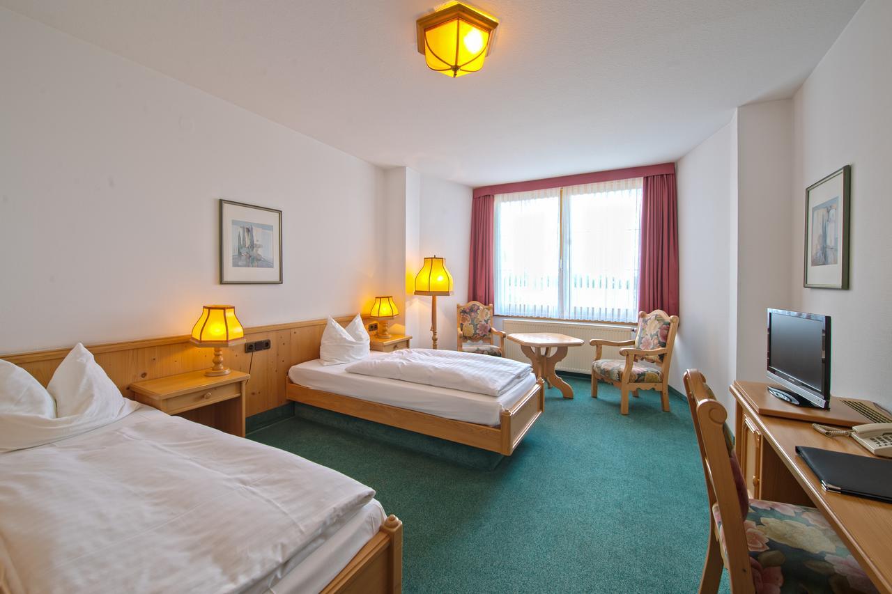 Landhotel Hopp Garni Hessheim Exteriör bild